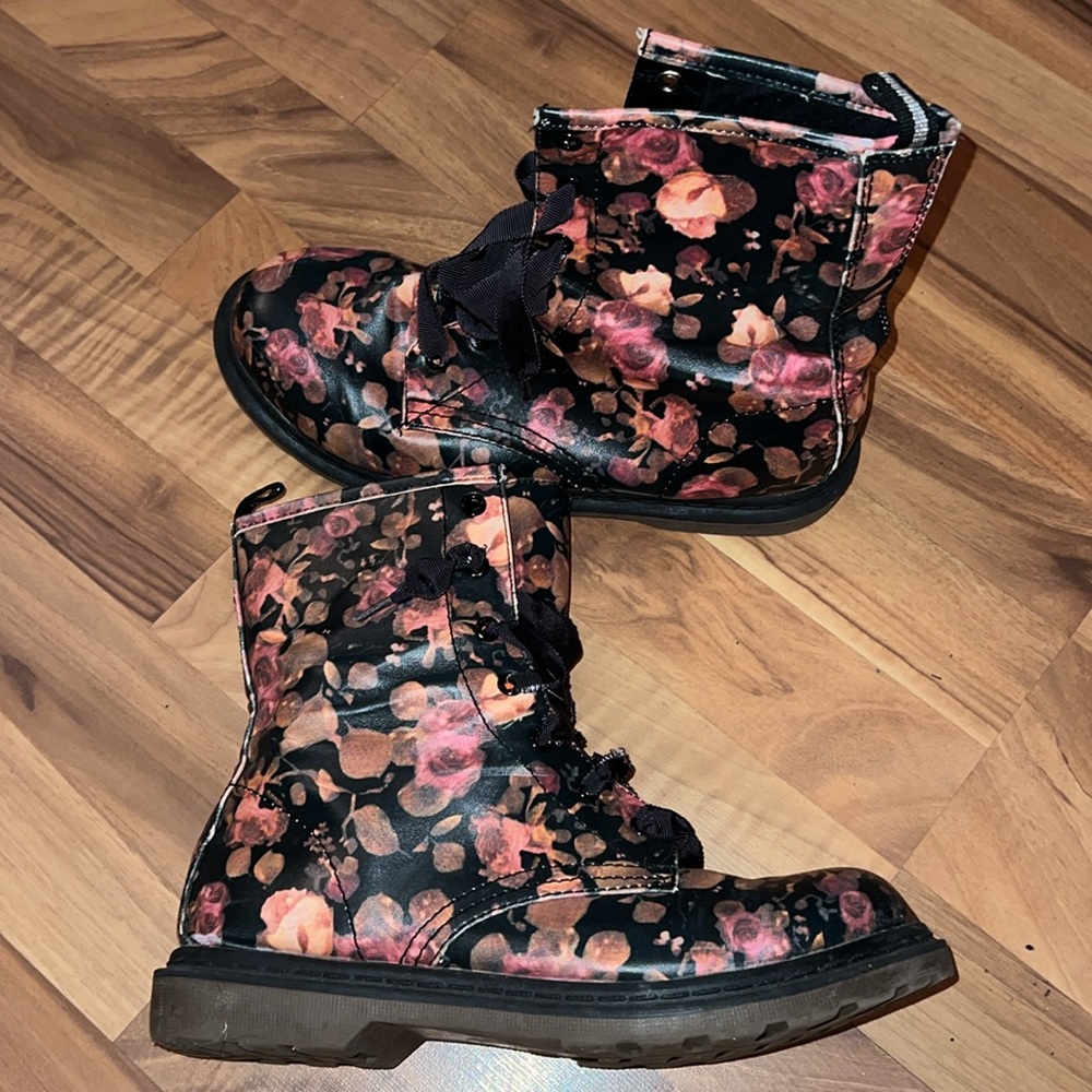 Ankle Height Floral Chunk Boots - Picture 2 of 4